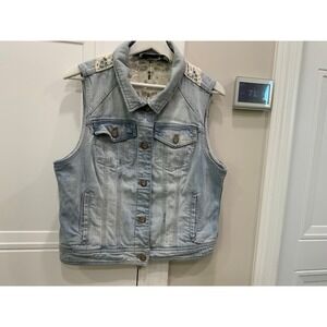 Light Wash Denim vest Button Front Cropped Style‎ Women